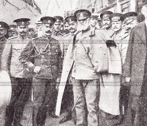 Генерал-адъютант барон Ф.Е.Мейендорф и генерал В.Н.Воейков - организаторы и руководители поездки русских спортсменов в Стокгольм. На пароходе "Бирма" среди спортсменов. На Олимпийские игры в Стокгольм. Иллюстрация из журнала "Нива", 1912 года. Стоковая иллюстрация, иллюстратор Макаров Алексей / Фотобанк Лори