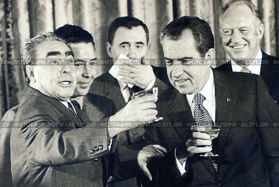 Генеральный секретарь ЦК КПСС Леонид Ильич Брежнев (1906-1982) и президент США Ричард Милхауз Никсон (1913-1994). Визит в США, июнь 1973 года. Редакционное фото, фотограф Сергей Елизарьев / Фотобанк Лори