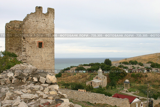 Генуэзская крепость Каффа. Башня Криско (XIV в.). Вид с крепостной стены. (2008 год). Стоковое фото, фотограф Румянцева Елена / Фотобанк Лори