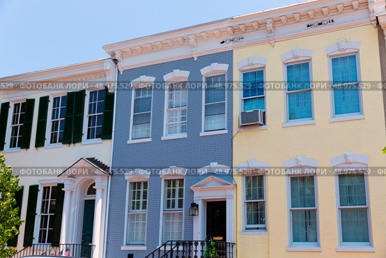 Georgetown historical district townhouses facades Washington DC in USA. Стоковое фото, агентство Ingram Publishing / Фотобанк Лори