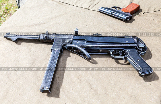 German submachine gun Schmeisser Mp40 from World War II. Стоковое фото, фотограф FotograFF / Фотобанк Лори