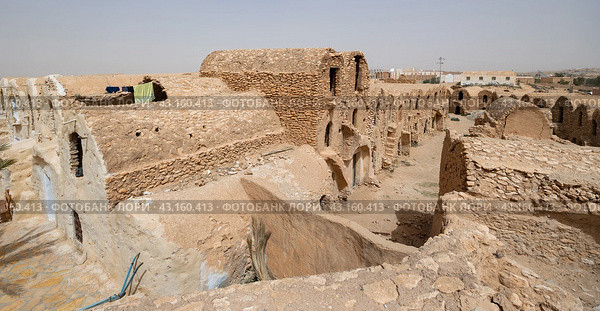 Ghorfa storage graneries of traditional Berber mud brick fortified Ksar of Hedada or Hadada, near Tetouin, Tunisia. Стоковое фото, фотограф Яков Филимонов / Фотобанк Лори