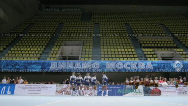 Гимнасты участвуют в чемпионате по черлидингу, таймлапс (2012 год). Редакционное видео, видеограф Losevsky Pavel / Фотобанк Лори