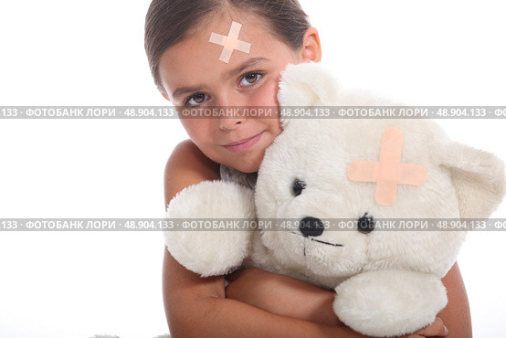 Girl and teddy with a plaster. Стоковое фото, агентство Ingram Publishing / Фотобанк Лори