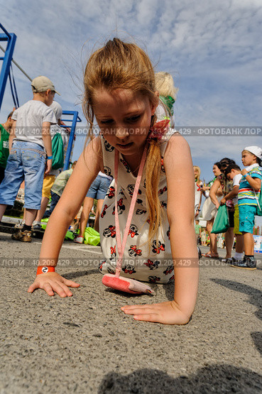Girl doing push ups to gives up GTO norms (2016 год). Редакционное фото, фотограф Сергей Буторин / Фотобанк Лори