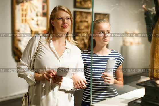 Girl with woman looking with interest at art objects in museum. Стоковое фото, фотограф Яков Филимонов / Фотобанк Лори