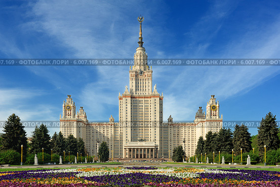 Главное здание МГУ в летний день (2014 год). Стоковое фото, фотограф Денис Ларкин / Фотобанк Лори
