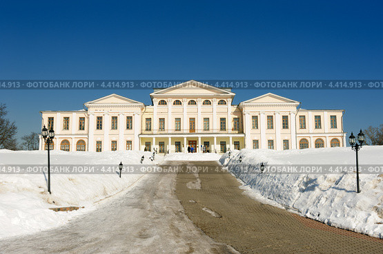 Главный дом усадьбы Дубровицы (2013 год). Стоковое фото, фотограф Денис Ларкин / Фотобанк Лори