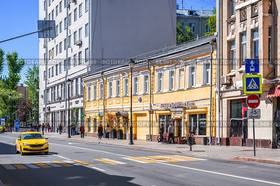 Главный дом усадьбы Т.Н. Щербакова - Арбатских, улица Покровка, Москва (2023 год). Редакционное фото, фотограф Baturina Yuliya / Фотобанк Лори