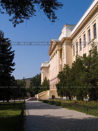 Главный корпус Новочеркасского политехнического института (2006 год). Стоковое фото, фотограф Борис Панасюк / Фотобанк Лори