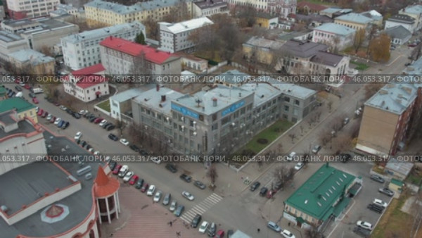 Главпочтампт осенью - город Киров (аэросъемка 2021 года) Стоковое видео, видеограф Владислав Самошкин / Фотобанк Лори