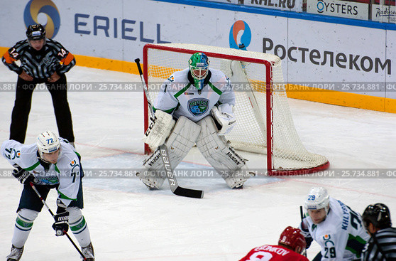 Goalkeeper V. Fokin (1) on a gate. Редакционное фото, фотограф Alexander Mirt / Фотобанк Лори