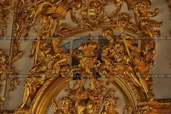 Gold stucco on the walls of the palace (2012 год). Редакционное фото, фотограф Анна Кривицкая / Фотобанк Лори