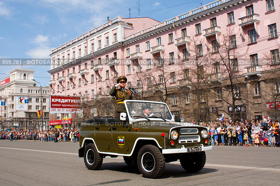 Головная машина парада 9 мая в Челябинске (2009 год). Редакционное фото, фотограф Андрей Соловьев / Фотобанк Лори
