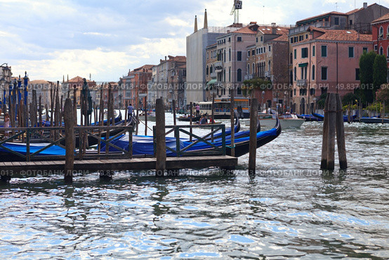 Gondolas at main canal in Venice. Italy. Europe. Стоковое фото, агентство Ingram Publishing / Фотобанк Лори