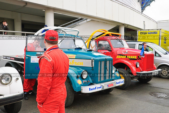 Гоночные грузовики ГАЗ-51 на стоянке, Rally Masters Show 2012. Редакционное фото, фотограф Алёшина Оксана / Фотобанк Лори
