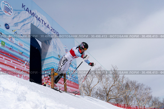 Горнолыжница Наумова Александра (Мурманская область). Чемпионат России по горнолыжному спорту, слалом (2019 год). Редакционное фото, фотограф А. А. Пирагис / Фотобанк Лори