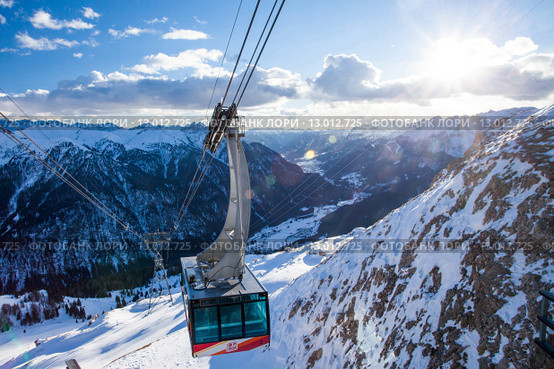 Горнолыжный курорт Campitello di Fassa в долине Валь Гардена. Кабина фуникулера (2015 год). Редакционное фото, фотограф Донцов Евгений Викторович / Фотобанк Лори