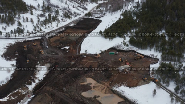 Горный Алтай. Участок добычи золота. Промывка золотоносной породы. Altai mountains. Gold mining site. Gold dredge. Стоковое видео, видеограф Евгений Романов / Фотобанк Лори