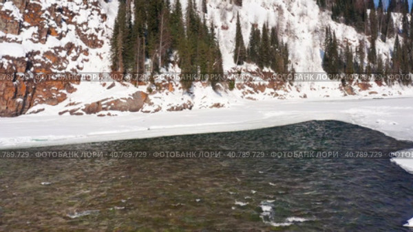 Горный Алтай зимой. Хребет Иолго и река Бия. Вид с воздуха. Altai mountains in winter. Iolgo ridge and Biya River. Aerial view. Стоковое видео, видеограф Евгений Романов / Фотобанк Лори