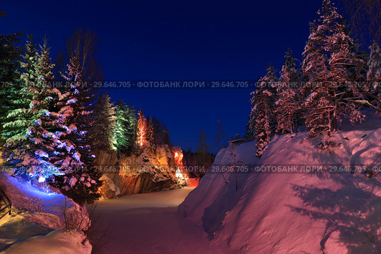 Горный парк "Рускеала". Карелия (2019 год). Редакционное фото, фотограф Роман Рожков / Фотобанк Лори