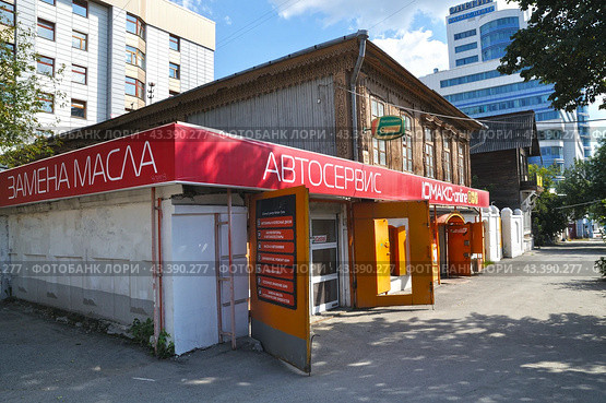 Город Екатеринбург. Автосервис "Юмакс" (Дом чиновника Размахина М. Я.). Улица Розы Люксембург,  дом 39 (2016 год). Редакционное фото, фотограф Александр Тараканов / Фотобанк Лори
