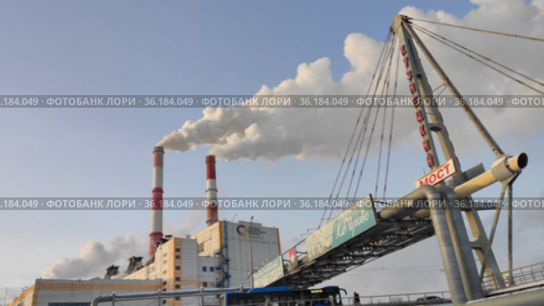 Город Кемерово. Кемеровская ГРЭС ООО "Сибирская генерирующая компания" и Кузнецкий мост зимой. (2021 год). Редакционное видео, видеограф Цибаев Алексей / Фотобанк Лори