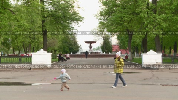Город Киров, Театральная площадь, весна (2024 год). Редакционное видео, видеограф Алексей Сергеев / Фотобанк Лори