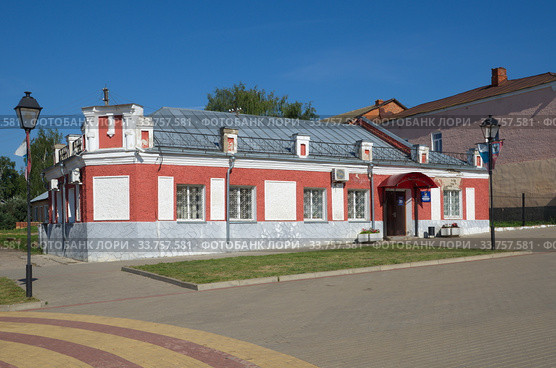 Город Мосальск, Калужская область, Россия. Центр занятости населения Мосальского района. Улица Советская, 10 (2017 год). Стоковое фото, фотограф Елена Коромыслова / Фотобанк Лори