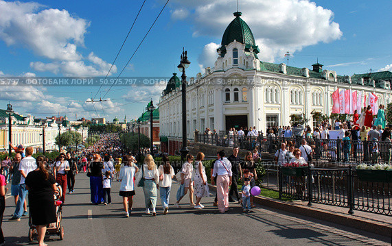Город Омск, Любинский проспект, день города. Редакционное фото, фотограф Виктор Топорков / Фотобанк Лори