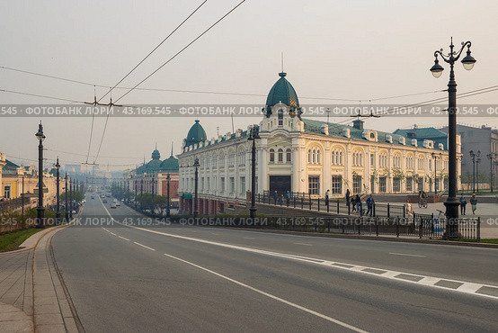 Город Омск, Омская область, Сибирь, Россия. Вид на улицу Ленина в историческом центре Омска. Широкая улица и красивая классическая архитектура. Редакционное фото, фотограф Андрей Степанов / Фотобанк Лори