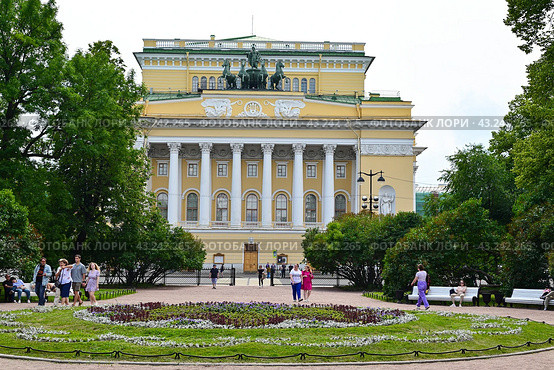 Город Санкт-Петербург. Вид на Пушкинский (Александрийский) театр (2023 год). Стоковое фото, фотограф Александр Тараканов / Фотобанк Лори