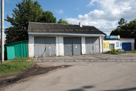 Город Спас-Клепики Рязанской области, гаражи пожарной части (2019 год). Редакционное фото, фотограф Дмитрий Неумоин / Фотобанк Лори