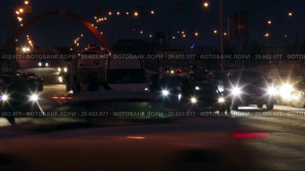 Город Сургут зимой. Движение на улицах. City in the early morning. Traffic (2017 год). Стоковое видео, видеограф Евгений Романов / Фотобанк Лори