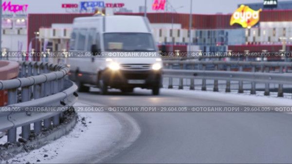 Город Сургут зимой. Движение на улицах. City in the early morning. Traffic (2017 год). Редакционное видео, видеограф Евгений Романов / Фотобанк Лори