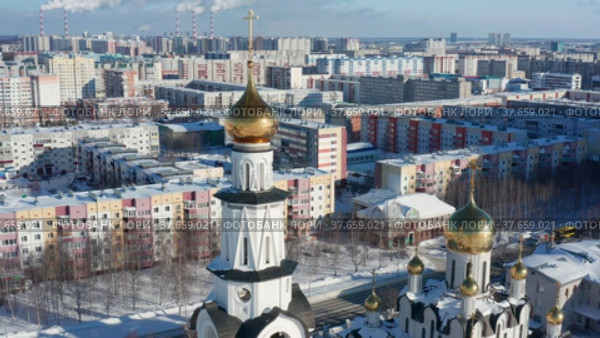 Город Сургут зимой. Кафедральный собор Преображения Господня. Вид с воздуха. Surgut city in winter. Cathedral of the Transfiguration of the Lord. Aerial view. (2022 год). Редакционное видео, видеограф Евгений Романов / Фотобанк Лори