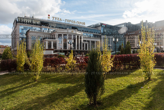 Город Тула. Дворец бракосочетания осенним днём (2017 год). Редакционное фото, фотограф Игорь Низов / Фотобанк Лори