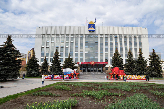 Город Тюмень. Административное здание Тюменской городской Администрации и городской Думы (2017 год). Стоковое фото, фотограф Александр Тараканов / Фотобанк Лори