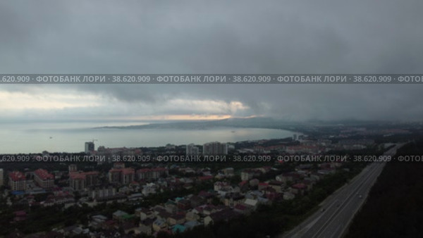 Город в заливе Черного моря. Видео с дрона. Геленджик. Стоковое видео, видеограф Александр Сапыгин / Фотобанк Лори
