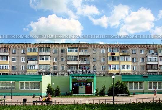 Город Вичуга , торговый центр Пассаж (2012 год). Редакционное фото, фотограф ElenArt / Фотобанк Лори