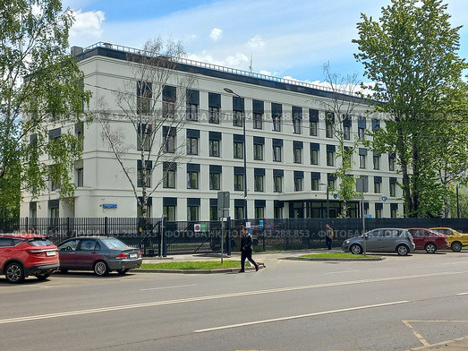 Городская поликлиника № 175 — филиал № 3. Четырёхэтажное здание серии VII-40. Построено в 1974 году. Улица Молостовых, 1г. Район Ивановское. Город Москва (2023 год). Редакционное фото, фотограф lana1501 / Фотобанк Лори