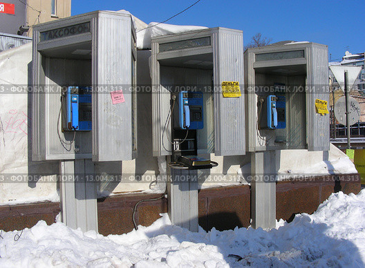 Городские таксофоны на улице Новый Арбат в Москве (2010 год). Редакционное фото, фотограф lana1501 / Фотобанк Лори