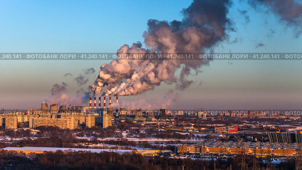 Городской пейзаж с ТЭЦ-22 на закате (2017 год). Редакционное фото, фотограф Иван Губанов / Фотобанк Лори