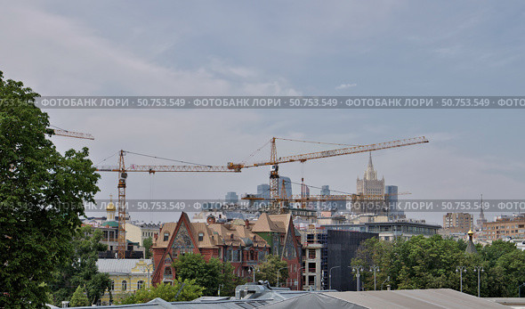 Городской пейзаж. Вид с Патриаршего моста в сторону Москва-Сити. Редакционное фото, фотограф Илюхина Наталья / Фотобанк Лори