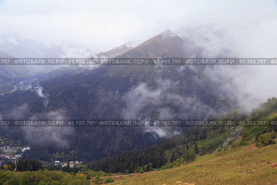 Горы, окутанные облаками, Домбай. Стоковое фото, фотограф Римма Тельнова / Фотобанк Лори