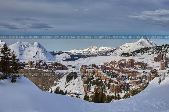 Горы, зима, Франция, Portes du Soleil, Авориаз, Горный курорт (2013 год). Редакционное фото, фотограф Михаил Крученков / Фотобанк Лори