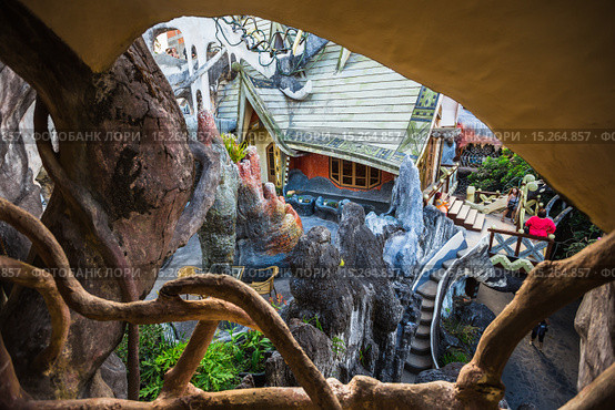 Гостевой дом Ханг Нга, известный как Crazy House (2014 год). Редакционное фото, фотограф Олег Жуков / Фотобанк Лори