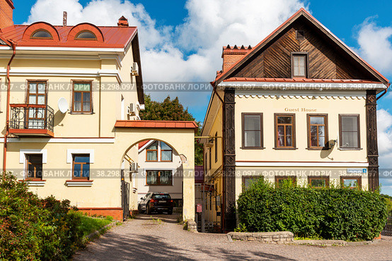 Гостиница "Guest Haus". Улица Верхне-Береговая 3, 5. Псков (2019 год). Редакционное фото, фотограф Александр Щепин / Фотобанк Лори