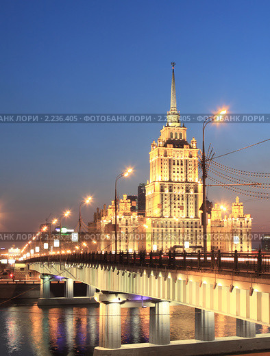 Гостиница Украина. Вечер (2010 год). Редакционное фото, фотограф Юрий Кирсанов / Фотобанк Лори