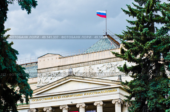 Государственнный музей изобразительных искусств имени А. С. Пушкина. Крупный план здания. Москва. Россия. Редакционное фото, фотограф E. O. / Фотобанк Лори